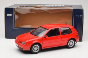 Volkswagen Golf Mk4 GTI Czerwony Revell 1:18 08943 Metal — zdjęcie 8 z 8