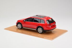 Volkswagen Golf Mk7 Alltrack Tornado Red DNA 1:18 DNA000035 Żywica — zdjęcie 5 z 6