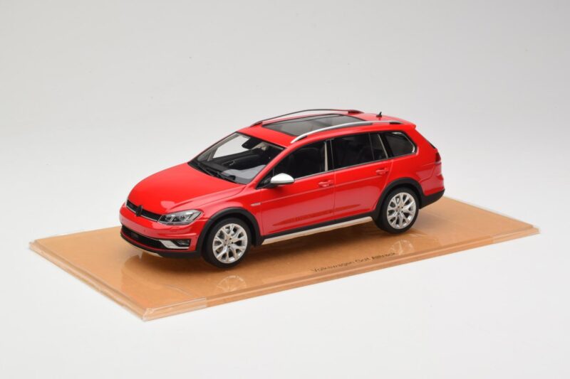 Volkswagen Golf Mk7 Alltrack Tornado Red DNA 1:18 DNA000035 Żywica