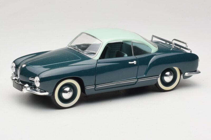 Volkswagen Karmann Ghia Niebieski Solido 1:18 8061 Metal