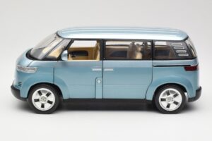 Volkswagen Microbus Concept Jasnozielony Revell 1:18 08444 Metal — zdjęcie 4 z 8