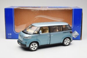 Volkswagen Microbus Concept Jasnozielony Revell 1:18 08444 Metal — zdjęcie 8 z 8