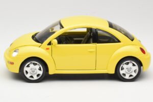 Volkswagen New Beetle Żółty Bburago 1:18 BEETLE001 Metal — zdjęcie 4 z 8
