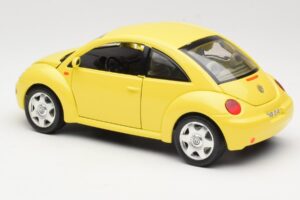 Volkswagen New Beetle Żółty Bburago 1:18 BEETLE001 Metal — zdjęcie 7 z 8