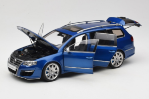 Volkswagen Passat B6 R36 Variant Niebieski NZG 1:18 KF044 Metal — zdjęcie 2 z 9