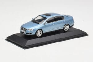Volkswagen Passat B6 Blue Metallic Minichamps 1:43 PASSAT002 Metal — zdjęcie 2 z 4