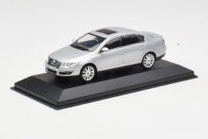 Volkswagen Passat B6 Srebrny Minichamps 1:43 PASSAT003 Metal — zdjęcie 2 z 4