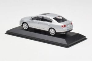 Volkswagen Passat B6 Srebrny Minichamps 1:43 PASSAT003 Metal — zdjęcie 3 z 4