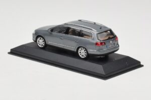 Volkswagen Passat B6 Variant Grey Metallic Minichamps 1:43 PASSAT005 Metal — zdjęcie 3 z 4