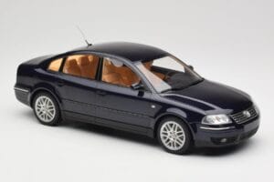 Volkswagen Passat W8 B5.5 Indigo Blue DNA 1:18 DNA000029 Metal — zdjęcie 4 z 6