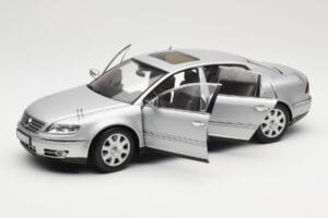 Volkswagen Phaeton D1 Silver Metallic AUTOart 1:18 79742 Metal — zdjęcie 2 z 8