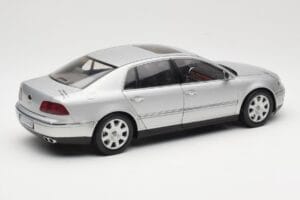 Volkswagen Phaeton D1 Silver Metallic AUTOart 1:18 79742 Metal — zdjęcie 3 z 8