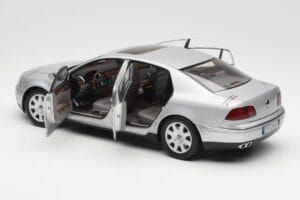 Volkswagen Phaeton D1 Silver Metallic AUTOart 1:18 79742 Metal — zdjęcie 5 z 8