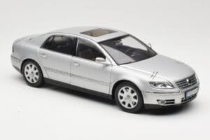 Volkswagen Phaeton D1 Silver Metallic AUTOart 1:18 79742 Metal — zdjęcie 6 z 8