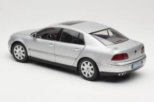 Volkswagen Phaeton D1 Silver Metallic AUTOart 1:18 79742 Metal — zdjęcie 7 z 8