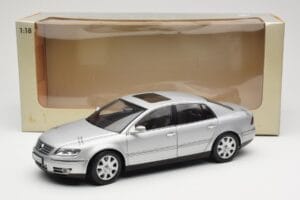 Volkswagen Phaeton D1 Silver Metallic AUTOart 1:18 79742 Metal — zdjęcie 8 z 8