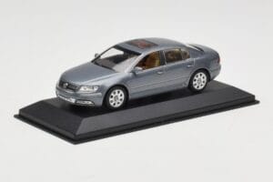 Volkswagen Phaeton Light Blue Metallic Minichamps 1:43 VW002 Metal — zdjęcie 2 z 4