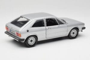 Volkswagen Scirocco GT Mk1 Silver Metallic Revell 1:18 08833 Metal — zdjęcie 3 z 8