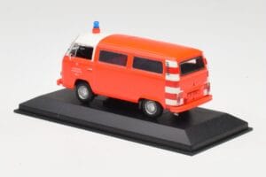Volkswagen T2 Bus Straż Pożarna Frankfurt Czerwone Zderzaki Minichamps 1:43 400053091-V1 Metal — zdjęcie 3 z 4