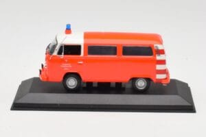 Volkswagen T2 Bus Straż Pożarna Frankfurt Czerwone Zderzaki Minichamps 1:43 400053091-V1 Metal
