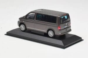 Volkswagen T5 Bus Bronze Metallic Minichamps 1:43 4039378412203 Metal — zdjęcie 3 z 4