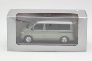 Volkswagen T5 Bus Fresco Green Minichamps 1:43 T5001-B Metal — zdjęcie 4 z 4