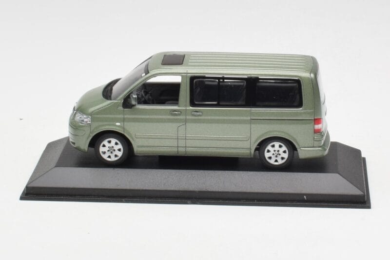 Volkswagen T5 Bus Fresco Green Minichamps 1:43 T5001-B Metal