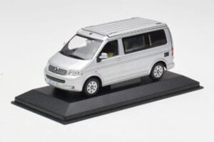Volkswagen T5 California Srebrny Minichamps 1:43 7H8099300GPA7W Metal — zdjęcie 2 z 4