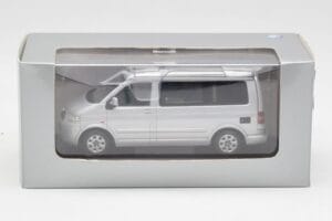 Volkswagen T5 California Srebrny Minichamps 1:43 7H8099300GPA7W Metal — zdjęcie 4 z 4