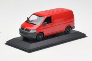 Volkswagen T5 Furgon Dostawczy Czerwony & Czarne Koła Minichamps 1:43 400052260-B Metal — zdjęcie 2 z 4