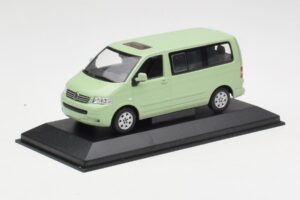 Volkswagen T5 Multivan California Zielony Limonkowy Dealer Minichamps 1:43 400052201-D1 Metal — zdjęcie 2 z 4