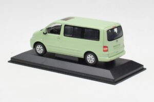 Volkswagen T5 Multivan California Zielony Limonkowy Dealer Minichamps 1:43 400052201-D1 Metal — zdjęcie 3 z 4
