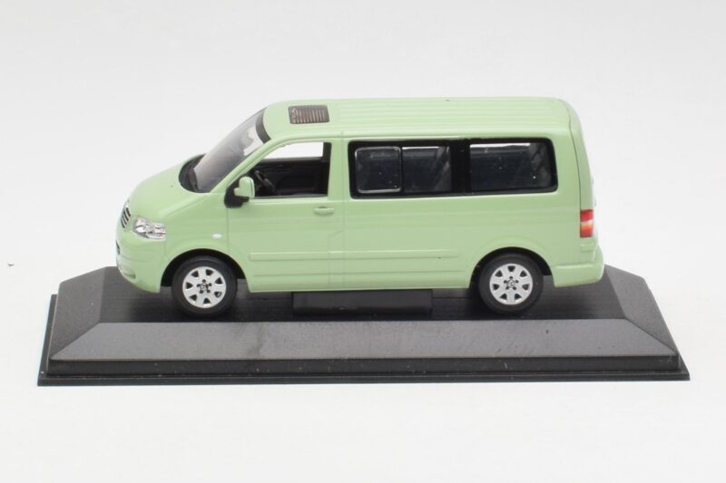 Volkswagen T5 Multivan California Zielony Limonkowy Dealer Minichamps 1:43 400052201-D1 Metal