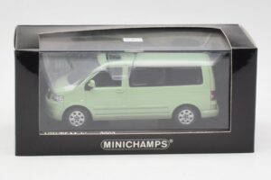 Volkswagen T5 Multivan California Limonkowy Minichamps 1:43 400052201 Metal — zdjęcie 4 z 4