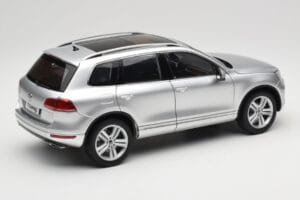 Volkswagen Touareg 7L Silver Metallic Kyosho 1:18 8821CS Metal — zdjęcie 3 z 8