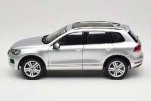 Volkswagen Touareg 7L Silver Metallic Kyosho 1:18 8821CS Metal — zdjęcie 4 z 8