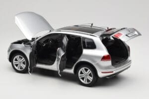 Volkswagen Touareg 7L Silver Metallic Kyosho 1:18 8821CS Metal — zdjęcie 5 z 8
