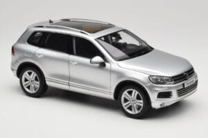 Volkswagen Touareg 7L Silver Metallic Kyosho 1:18 8821CS Metal — zdjęcie 6 z 8