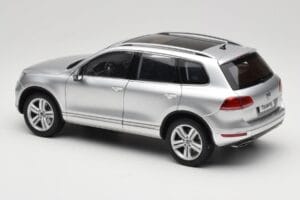 Volkswagen Touareg 7L Silver Metallic Kyosho 1:18 8821CS Metal — zdjęcie 7 z 8