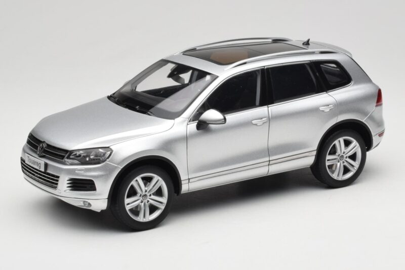 Volkswagen Touareg 7L Silver Metallic Kyosho 1:18 8821CS Metal