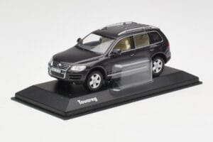 Volkswagen Touareg Szary Minichamps 1:43 TOUAREG001 Metal — zdjęcie 2 z 4