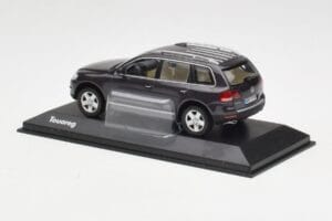 Volkswagen Touareg Szary Minichamps 1:43 TOUAREG001 Metal — zdjęcie 3 z 4