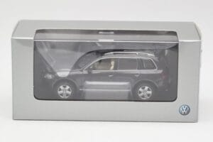 Volkswagen Touareg Szary Minichamps 1:43 TOUAREG001 Metal — zdjęcie 4 z 4