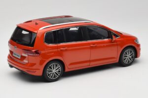 Volkswagen Touran 5T Pomarańczowy Paudi Model 1:18 ZVE000003ORA Metal — zdjęcie 3 z 8