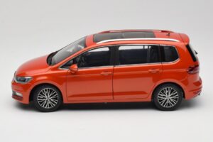 Volkswagen Touran 5T Pomarańczowy Paudi Model 1:18 ZVE000003ORA Metal — zdjęcie 4 z 8