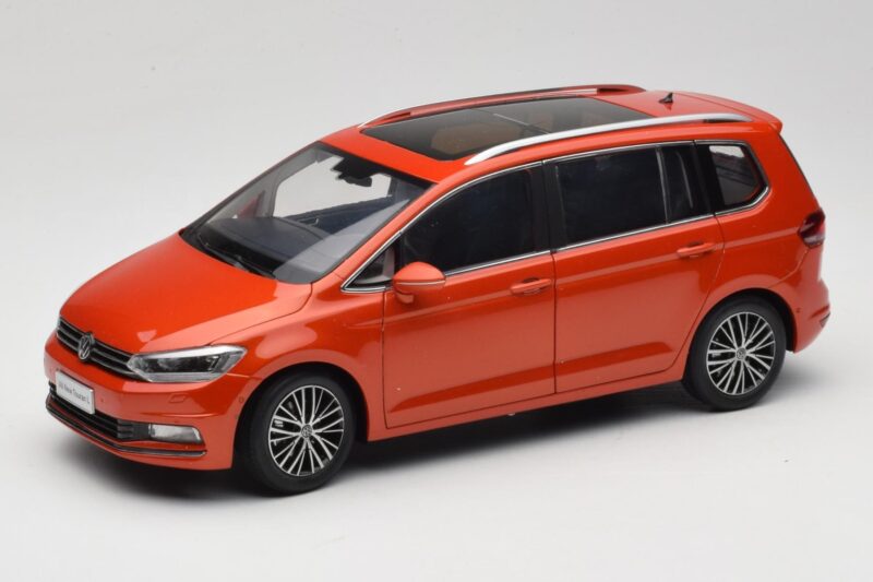 Volkswagen Touran 5T Pomarańczowy Paudi Model 1:18 ZVE000003ORA Metal