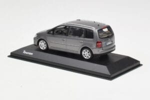 Volkswagen Touran Sport Platinum Grey Minichamps 1:43 TOURAN003 Metal — zdjęcie 3 z 4