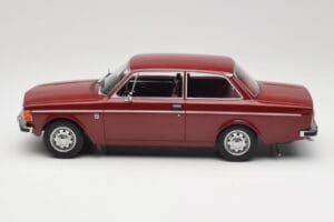 Volvo 142 Ciemnoczerwony MCG 1:18 MCG18443 Metal — zdjęcie 3 z 6