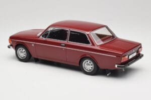 Volvo 142 Ciemnoczerwony MCG 1:18 MCG18443 Metal — zdjęcie 5 z 6