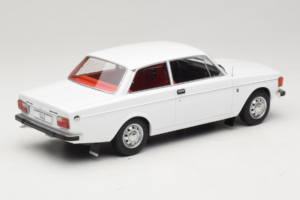Volvo 142 Biały MCG 1:18 MCG18445 Metal — zdjęcie 2 z 6